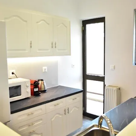 βright Walled Designed In Glyfada Center