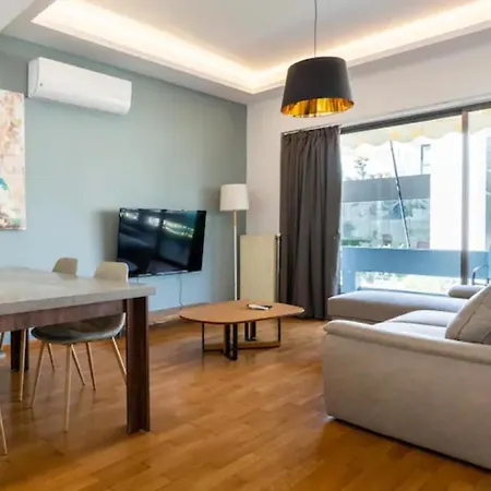 βright Walled Designed In Glyfada Center * أثينا