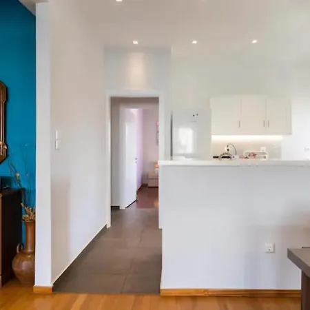 βright Walled Designed In Glyfada Center