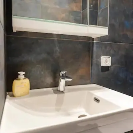 βright Walled Designed In Glyfada Center Atény